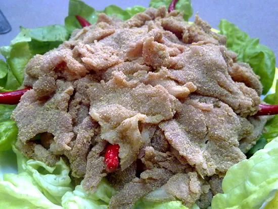 Món đặc sản từ thịt lợn sống của người Dao tưởng kinh dị mà ngon đến không tả