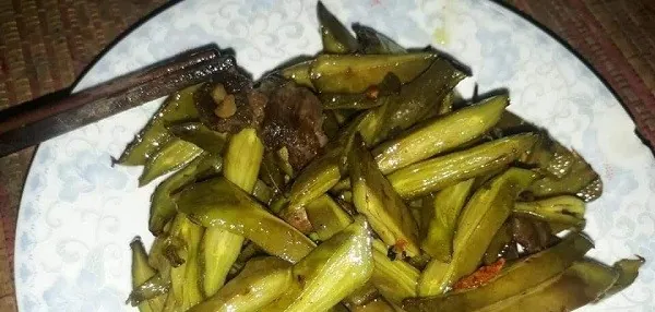 Núc nác xào thịt bò của người Thái, thử 1 miếng là muốn xin ăn hết cả đĩa