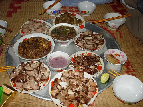 Những món “sởn gai ốc” trên mâm cỗ cưới của người Việt xưa